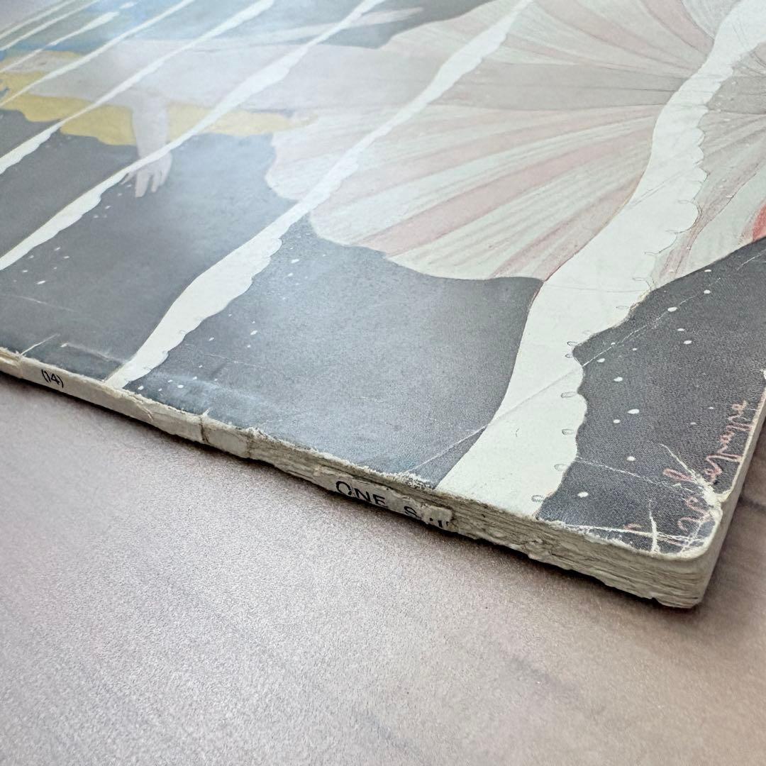 【洋書・希少】ヴィンテージ VOGUE 女性情報誌 RESPONSE