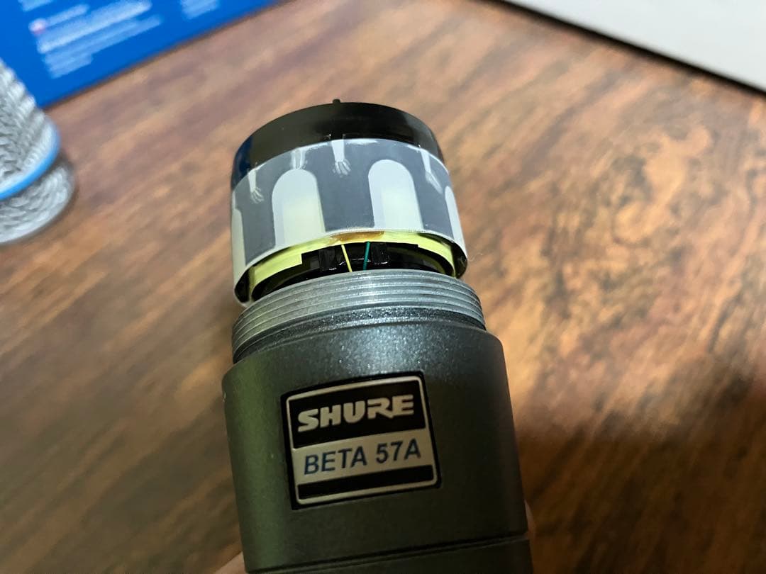 【コンデンサーのようなダイナミック】Shure Beta57A マイク