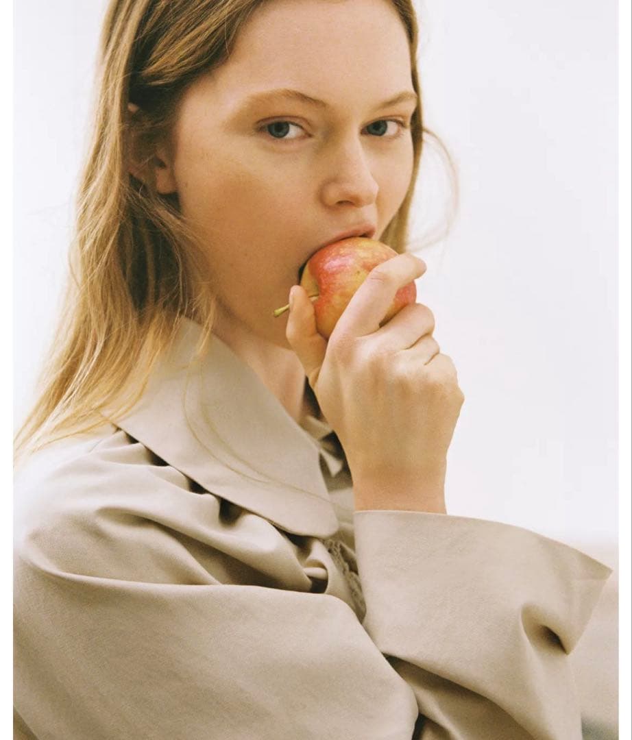 タグ付き新品★ZARAのフリル付きクロップドトレンチコート★XS-Sサイズ★完売