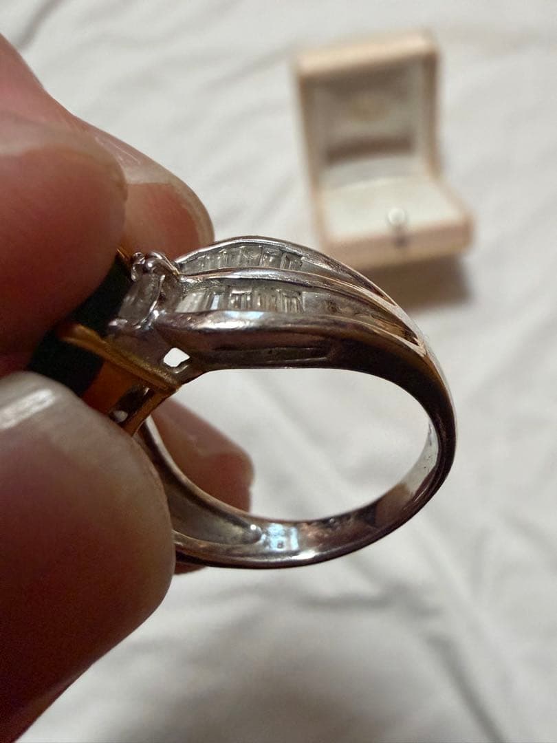 エメラルドカット グリーンリング　K18 pt900刻印