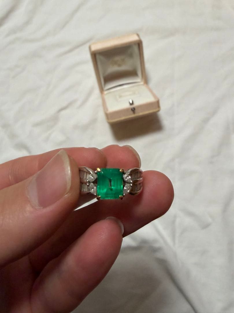 エメラルドカット グリーンリング　K18 pt900刻印