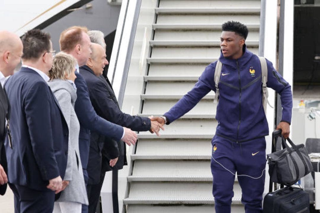 NIKE フランス代表　テックフリース パンツ