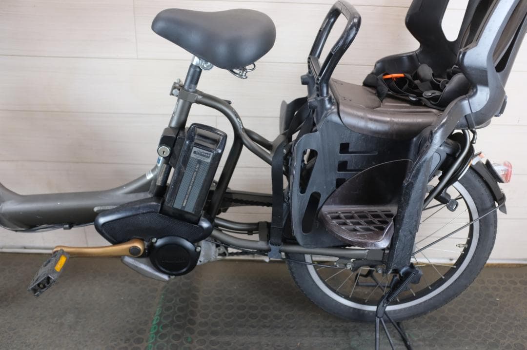 ヤマハPAS KISS　20インチ　3段　8.7Ah充電器あり