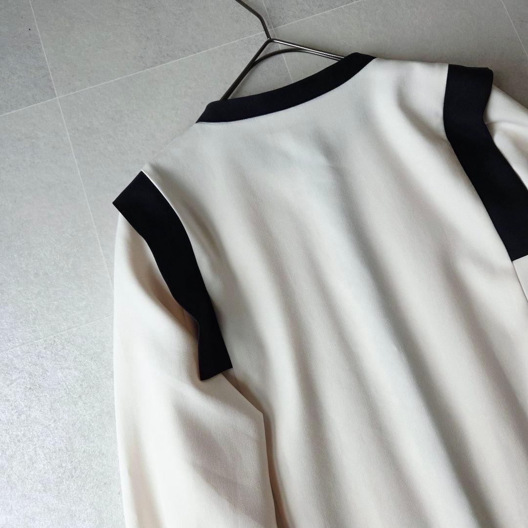 TONAL バイカラーツイルハイネックピンタックブラウス