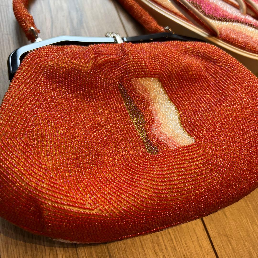 ビーズ装飾のハンドバッグと草履セット