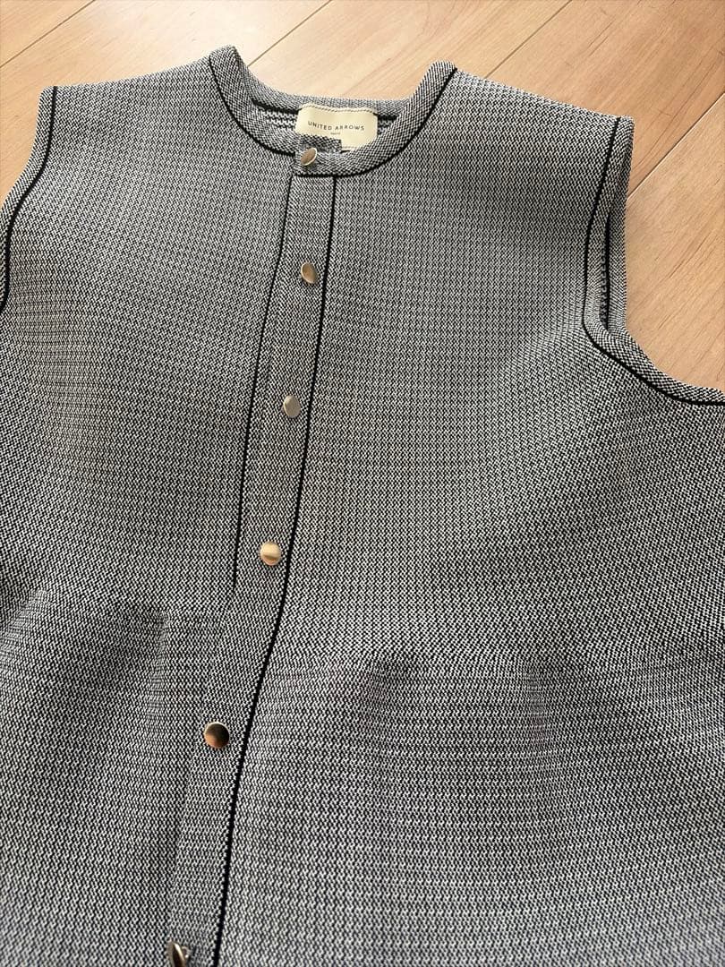 美品　ユナイテッドアローズ バイカラーティアードベスト