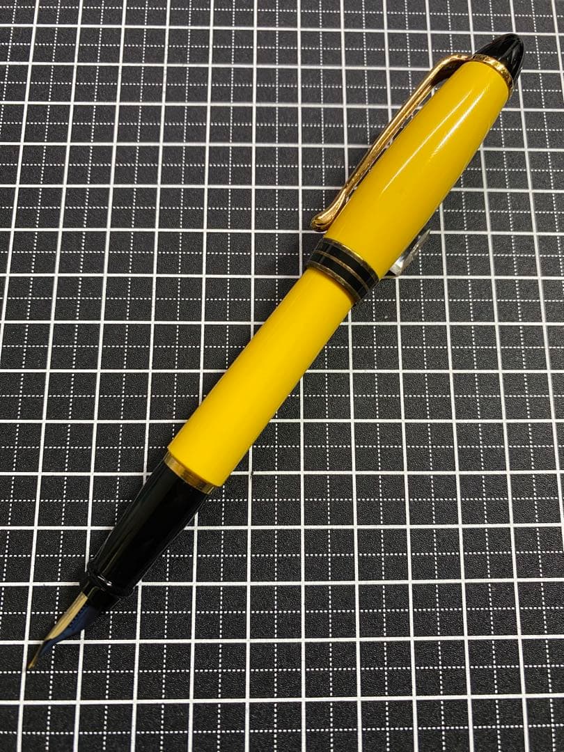 AURORA イプシロン　イエロー　万年筆　字幅M