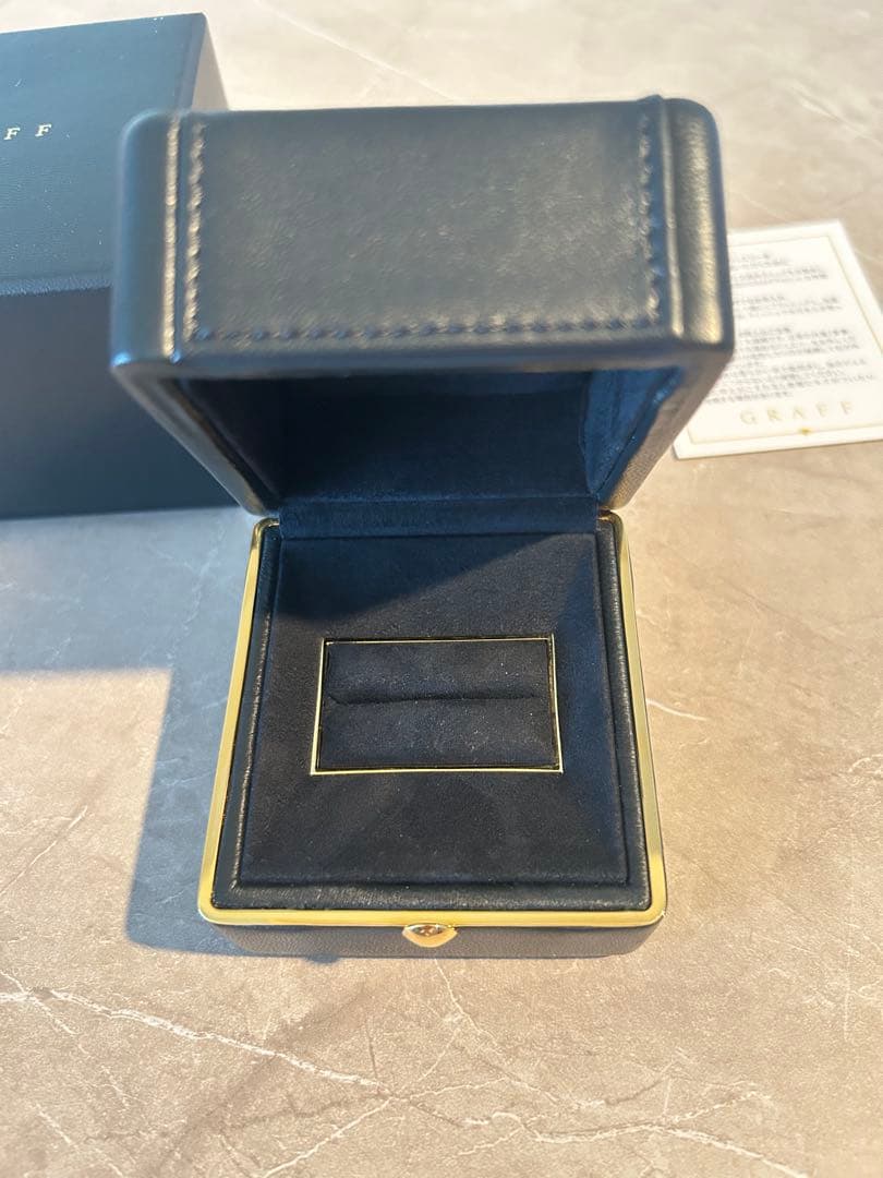 GRAFF ギフトボックス 黒 レザー　リング