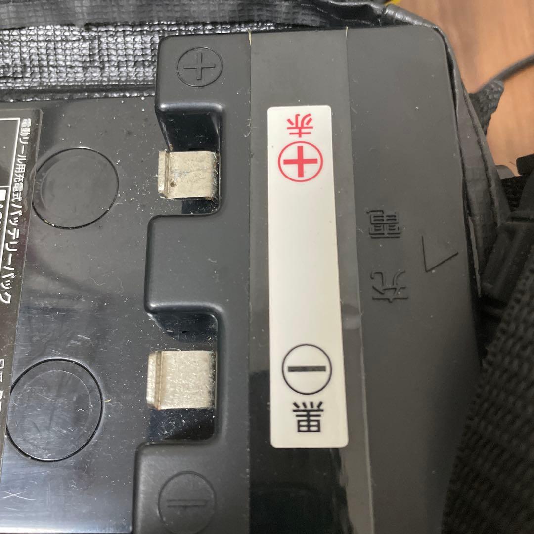 電動リールバッテリー 12V-12A 充電器付き
