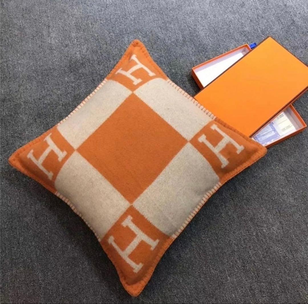 「新品」Hロゴ入り クッションカバー 45×45 オレンジ
