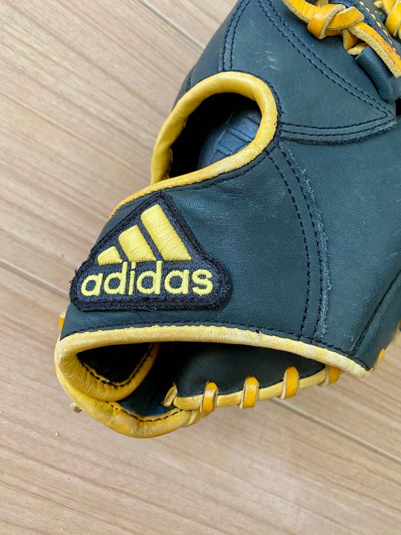 軟式用グローブ　adidas アディダス