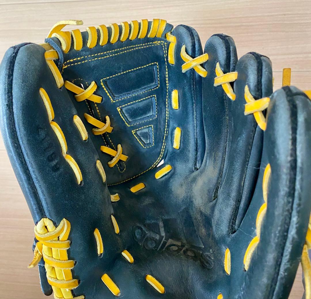 軟式用グローブ　adidas アディダス