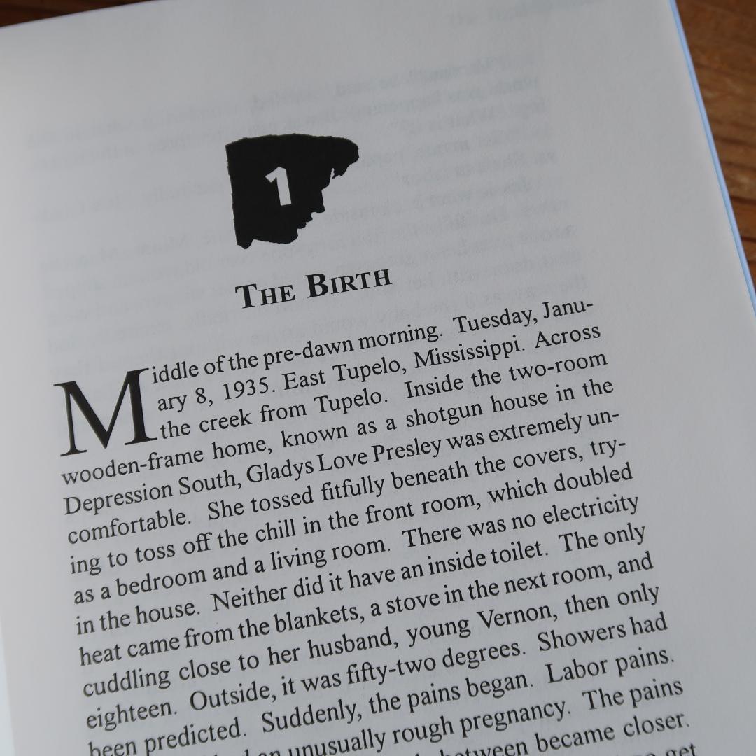 セール！ 洋書『 エルビス・プレスリー：幼少テューペロ時代』著者サイン入り