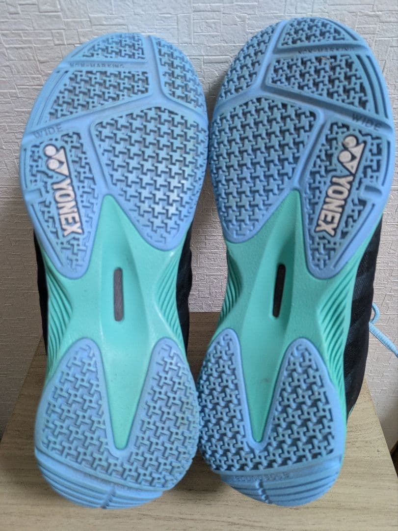 バドミントンシューズ ヨネックス　27センチ