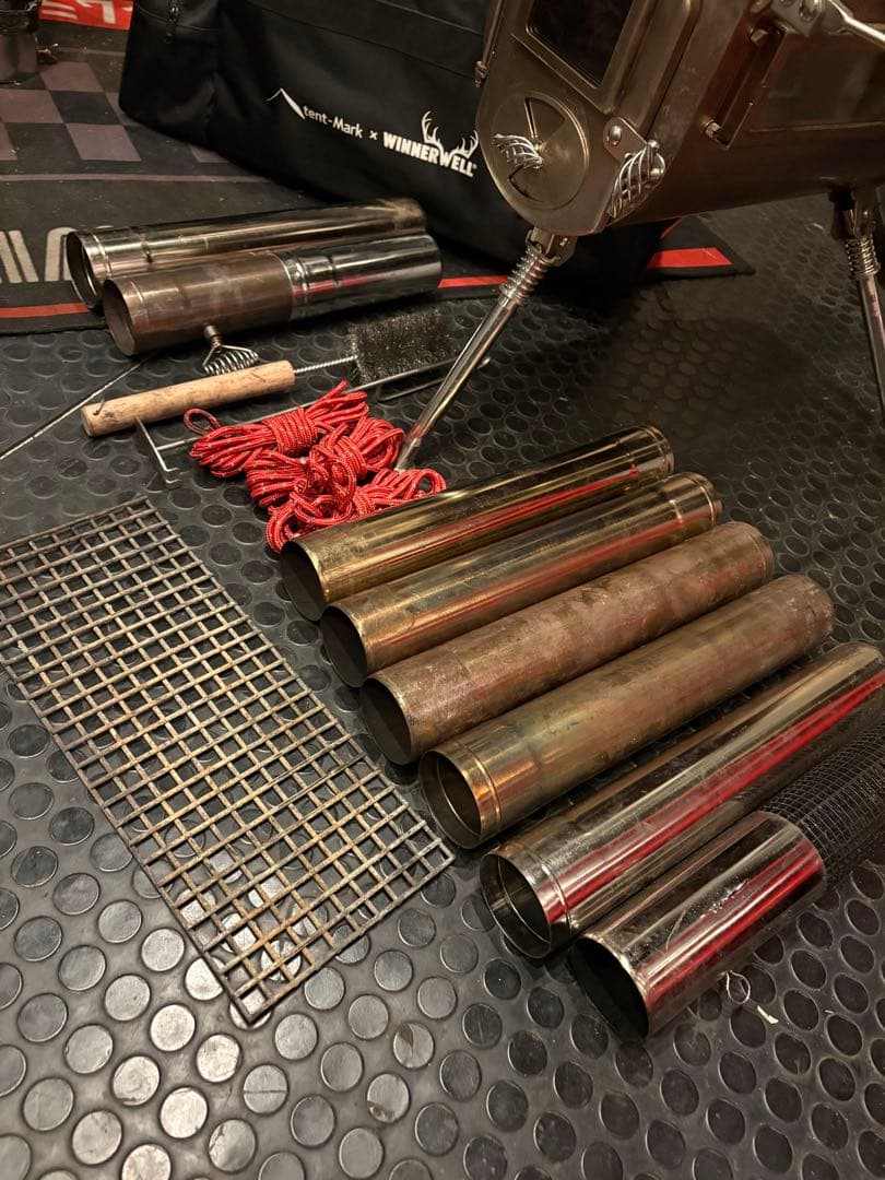 テンマクデザイン　ウッドストーブ　サイドビュー　Mサイズ　延長煙突付き