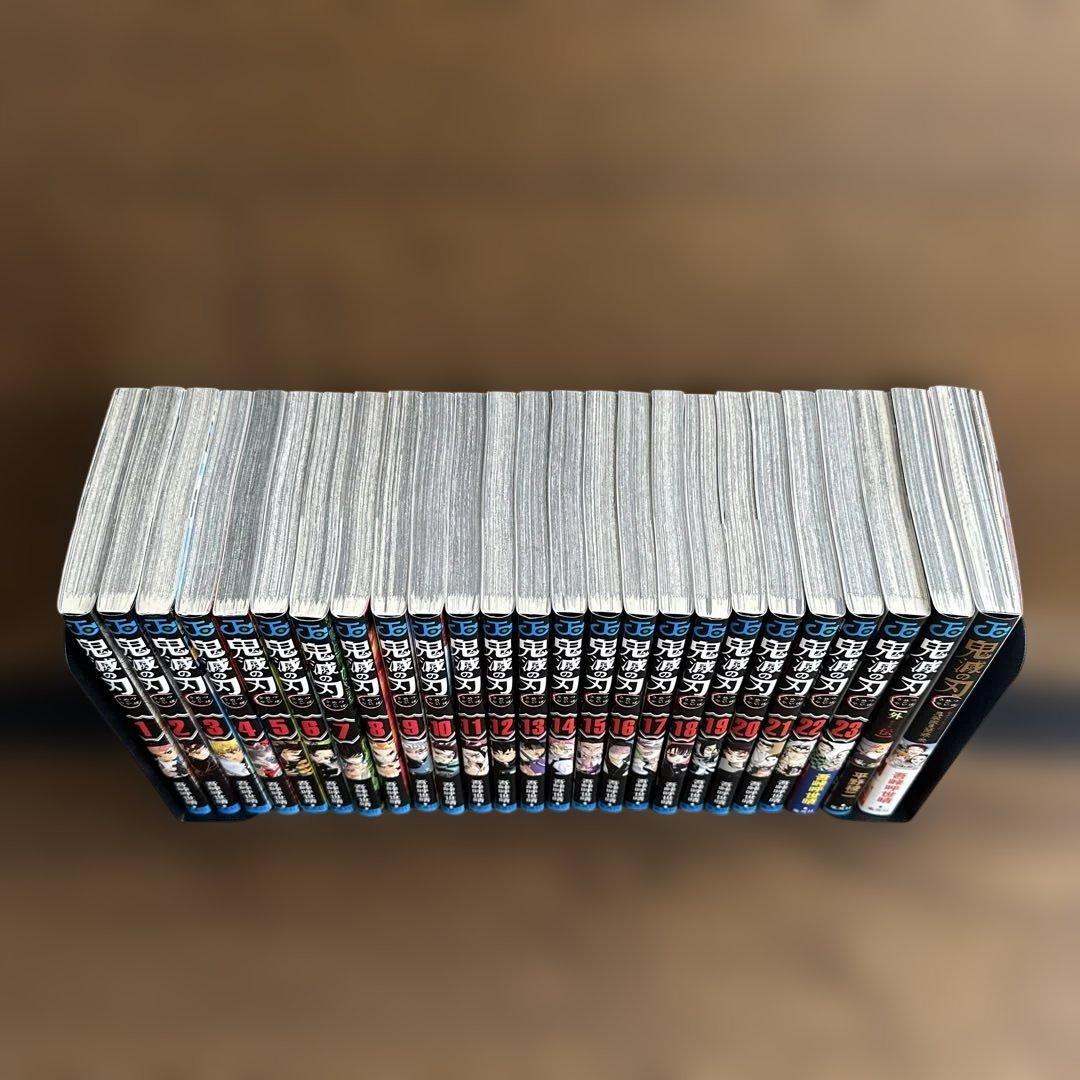 鬼滅の刃 全23巻セット➕外伝➕公式ファンブック【鬼殺隊見聞録・弍】　計25巻