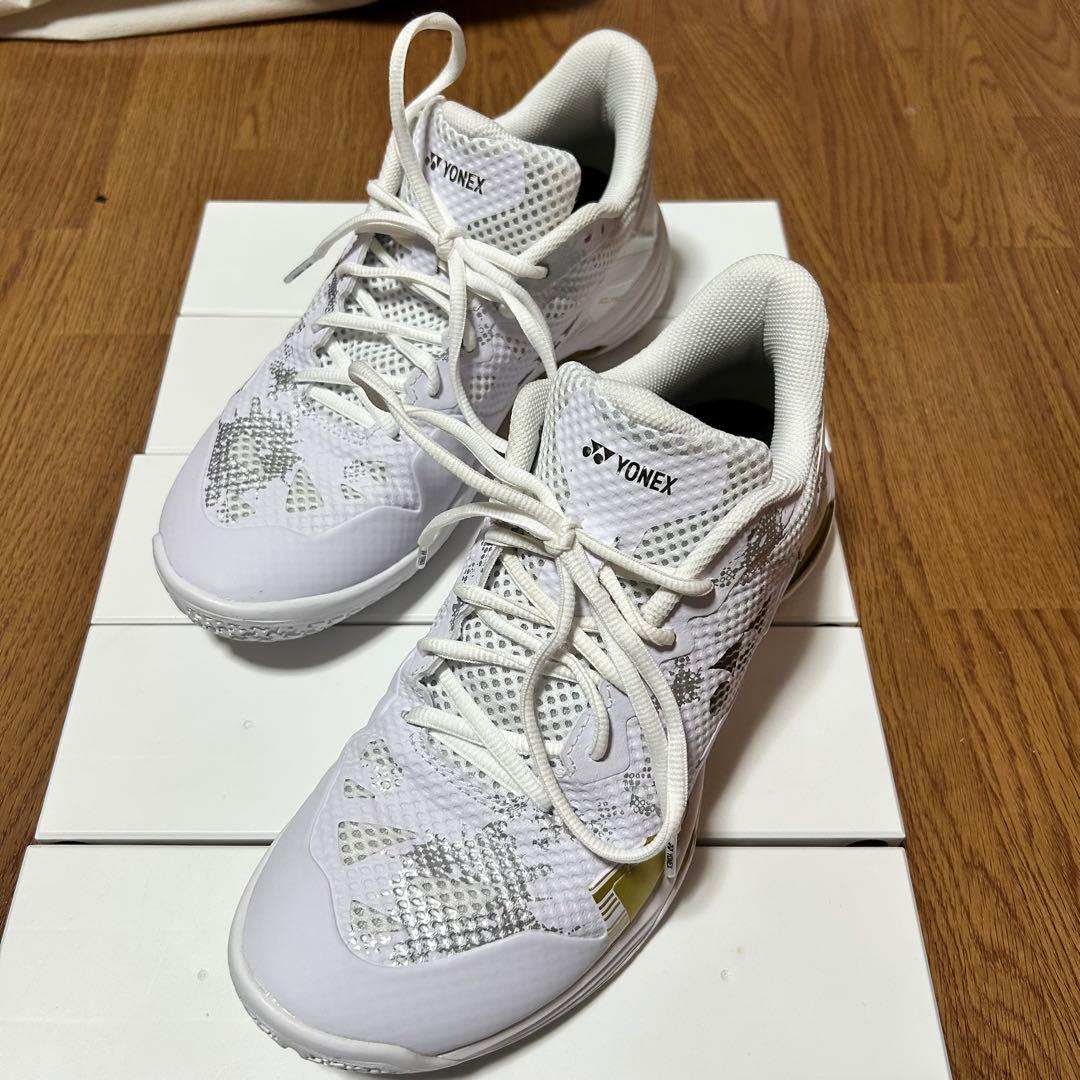 YONEX バドミントンシューズ　エクリプションZメン ホワイト/ゴールド