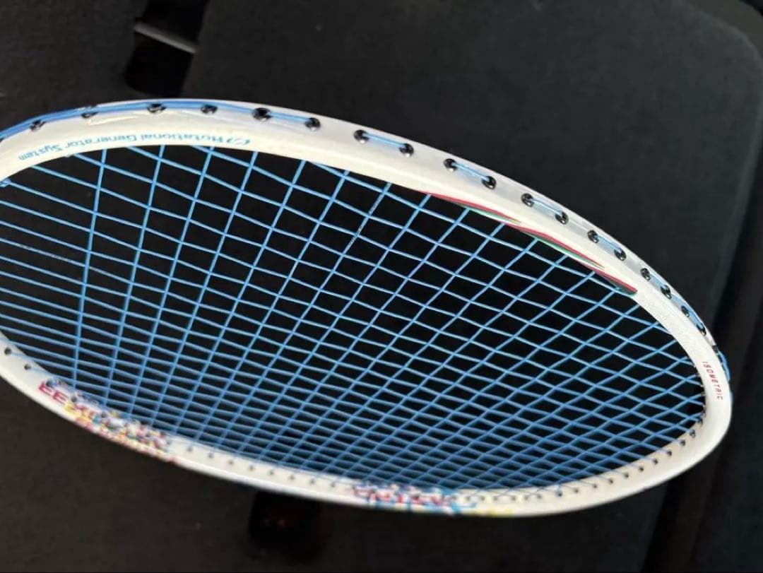 綺麗です。塗装補修歴無YONEX Astrox 33 バドミントンラケット