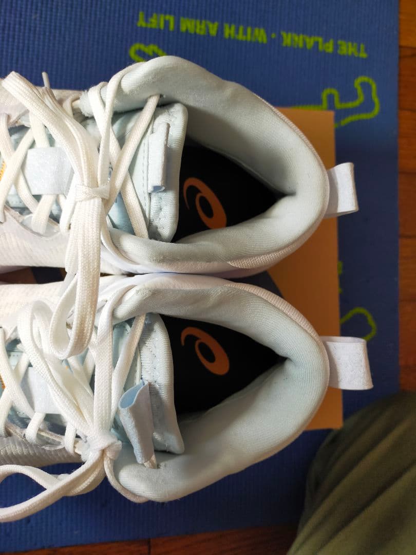 シューズ(男性用) NOVA SURGE 3