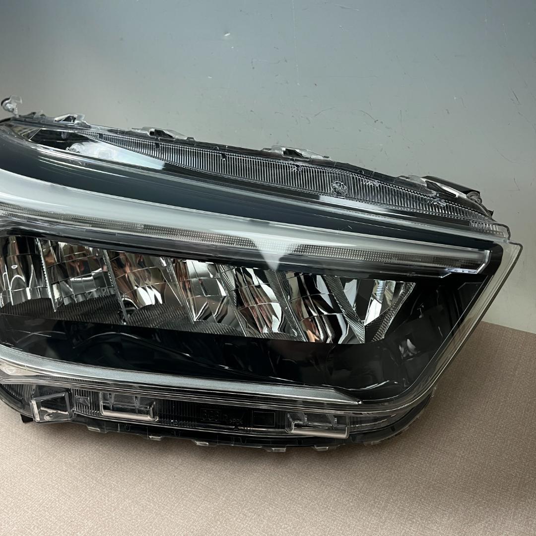 28 トヨタ RAIZE/ライズ ロッキー LED 純正 右側 ヘッドライト