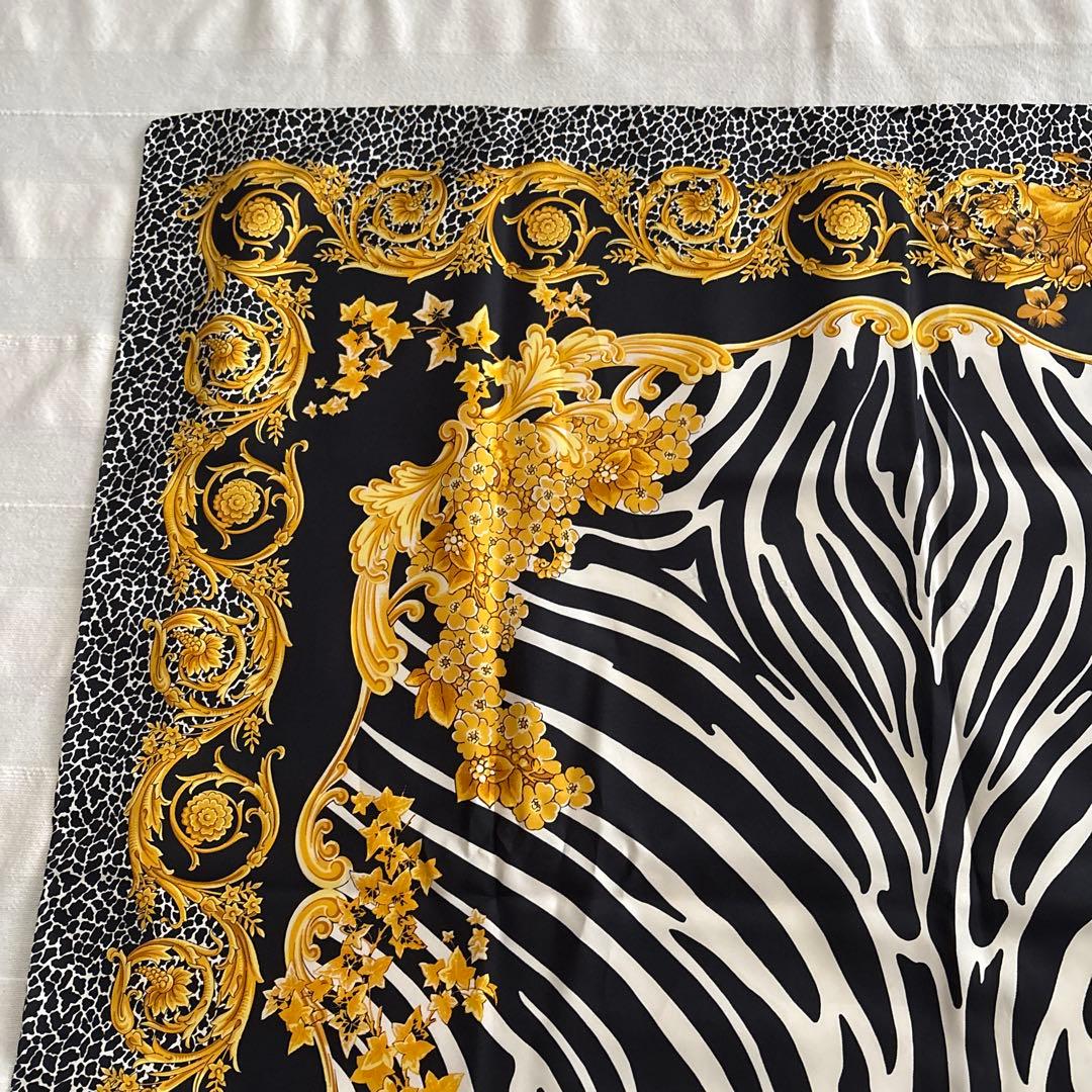 ATELIER VERSACE シルク　スカーフ　ヴェルサーチェ　ゼブラ　花柄