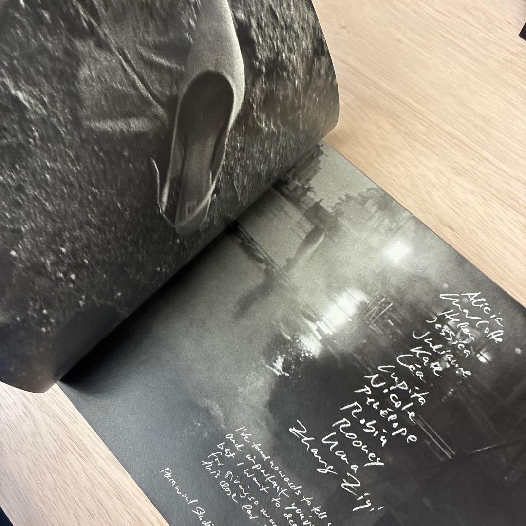 アート・デザイン・音楽 Peter Lindbergh Shadows on the Wall