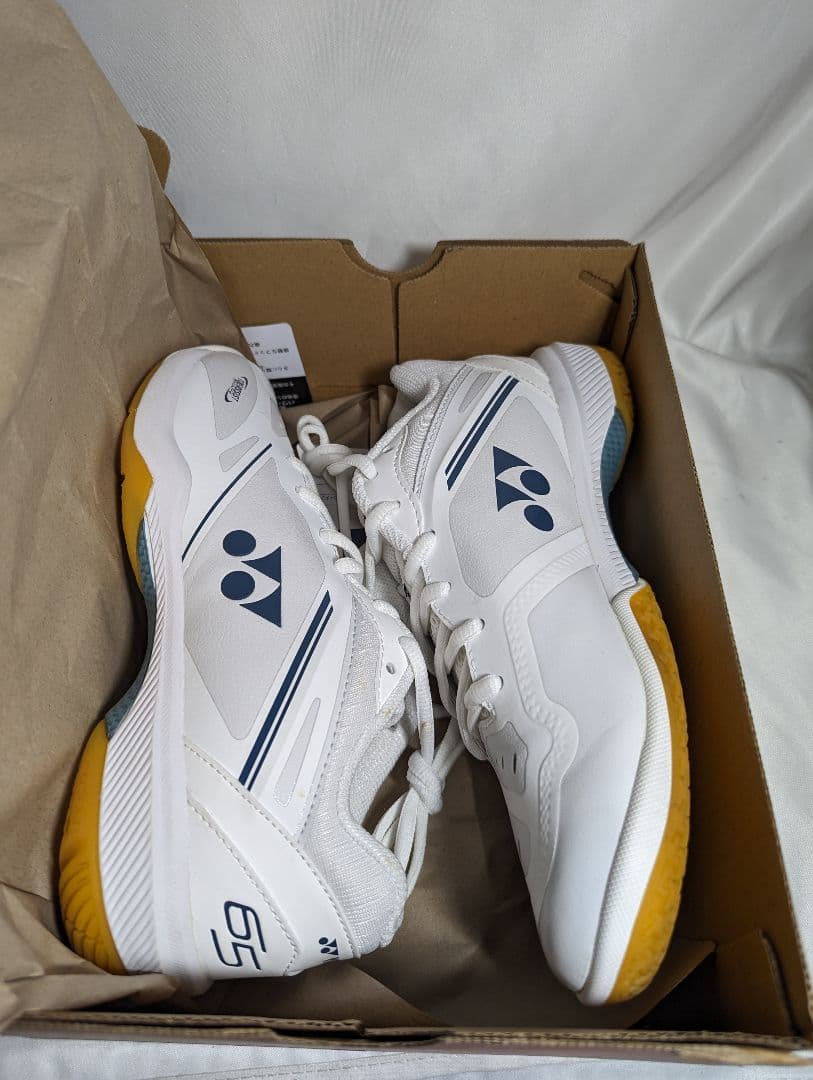 YONEX パワークッション65Zウィメン　ホワイト　23.5cm