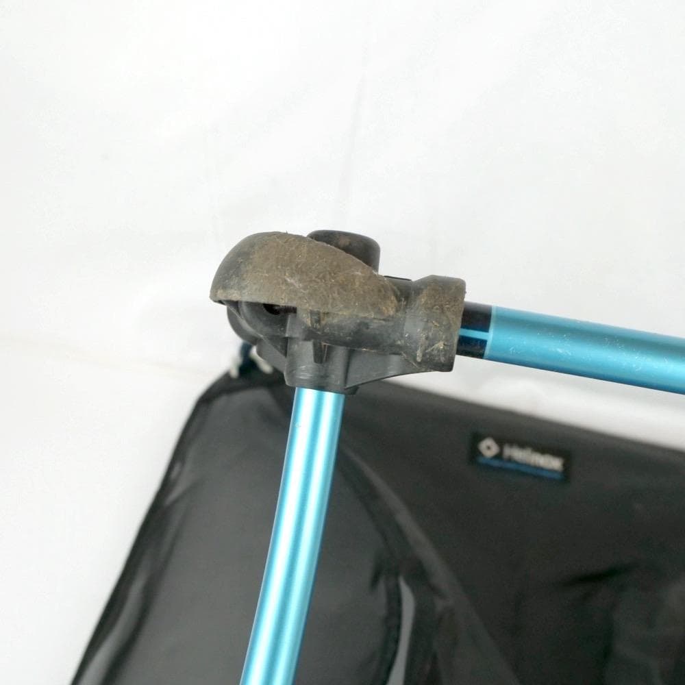 ヘリノックス グラウンドチェア 使用感大 穴あります