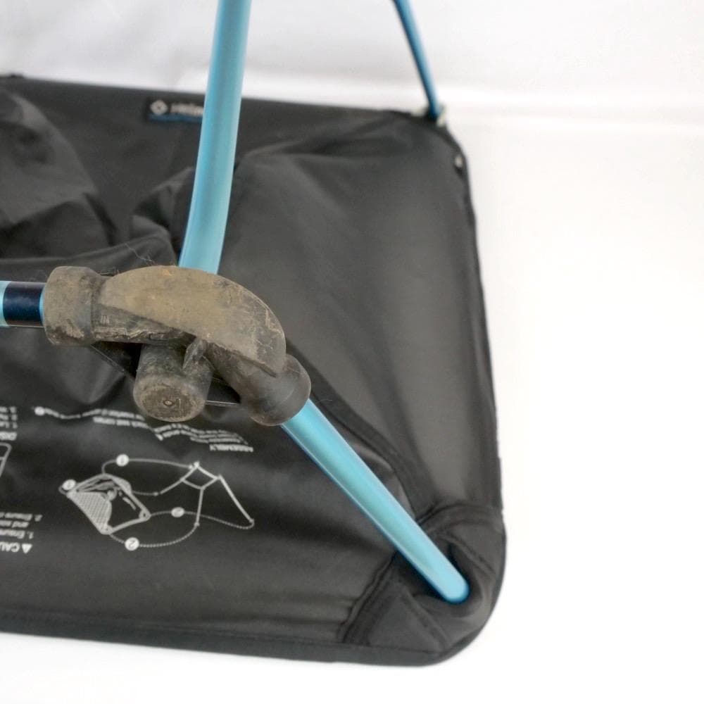 ヘリノックス グラウンドチェア 使用感大 穴あります