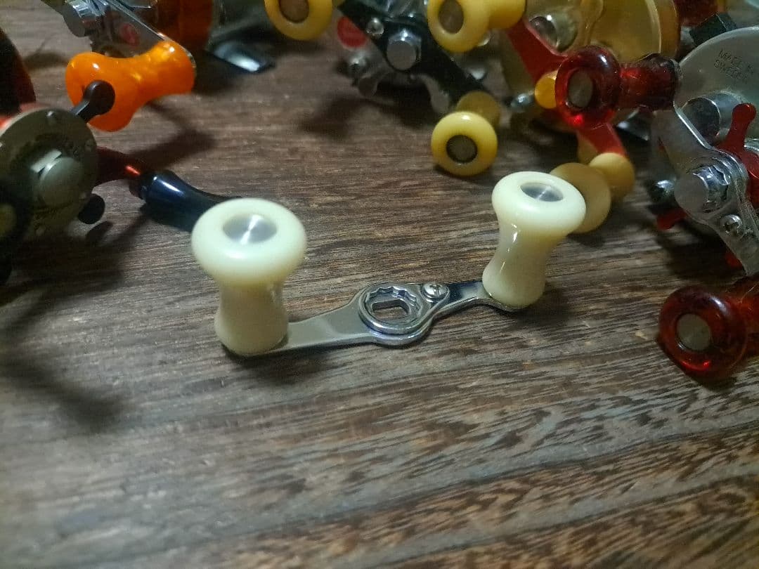 ザウルス　バルサ50　ショートツインハンドル　シルバー×ホワイト　軸間60mm