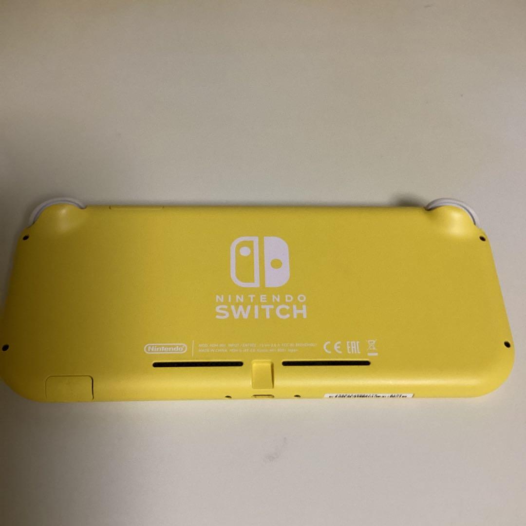 任天堂　Switchライト　イエロー　本体と充電器