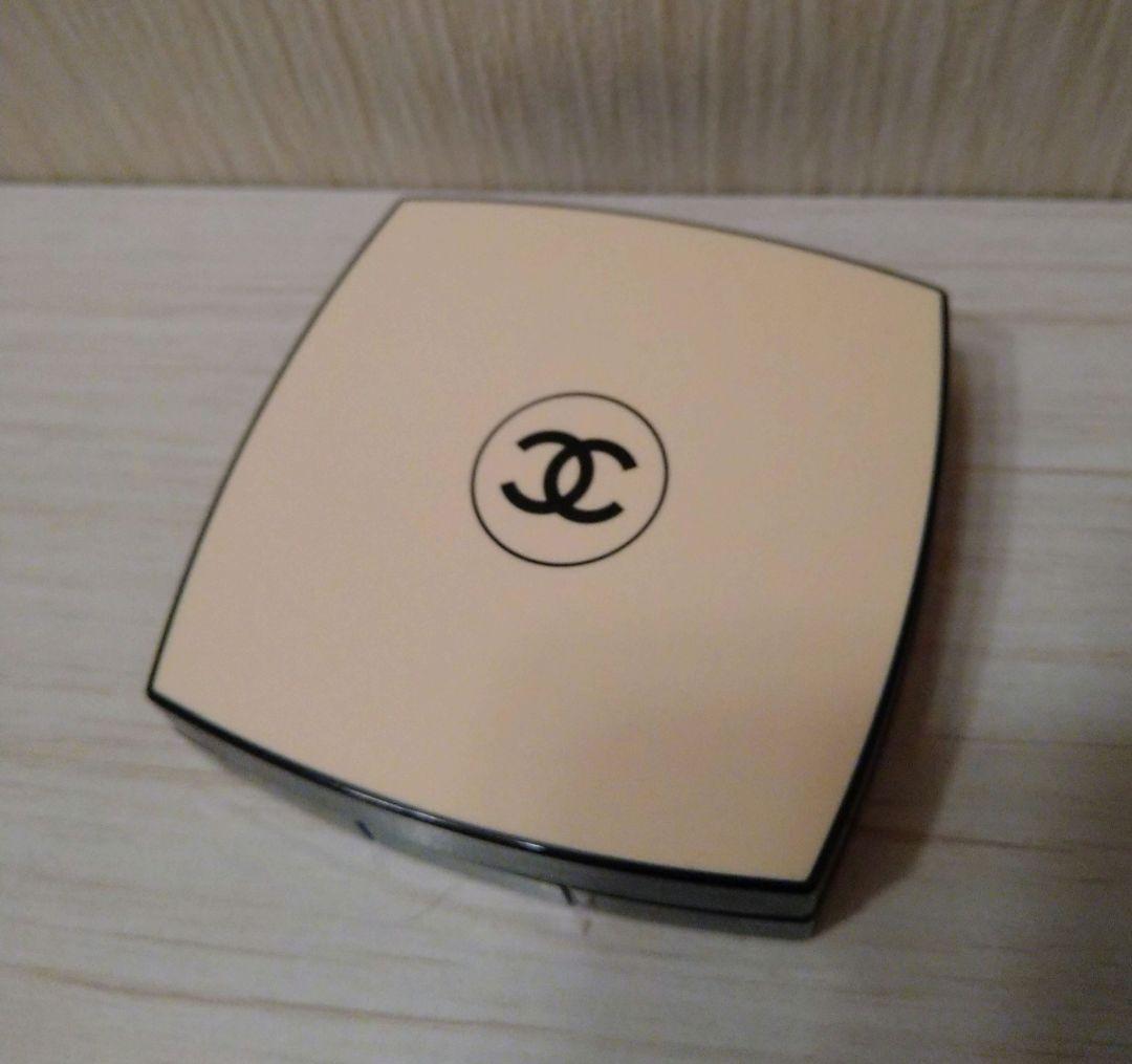 CHANEL　レベージュルガールパレット　ライト