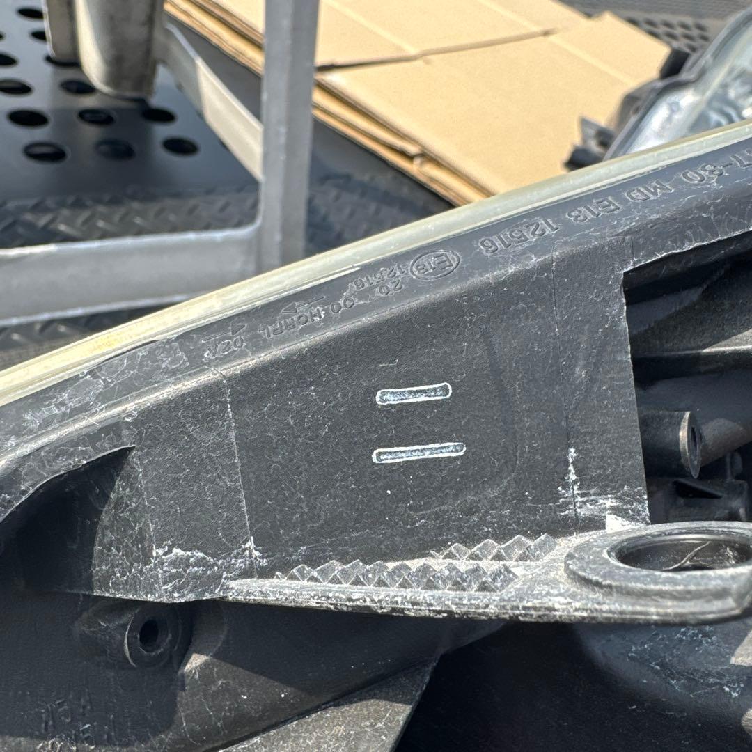 トヨタ　プリウス　30 前記　LEDヘッドライト　ヘッドランプ左右セット中古品