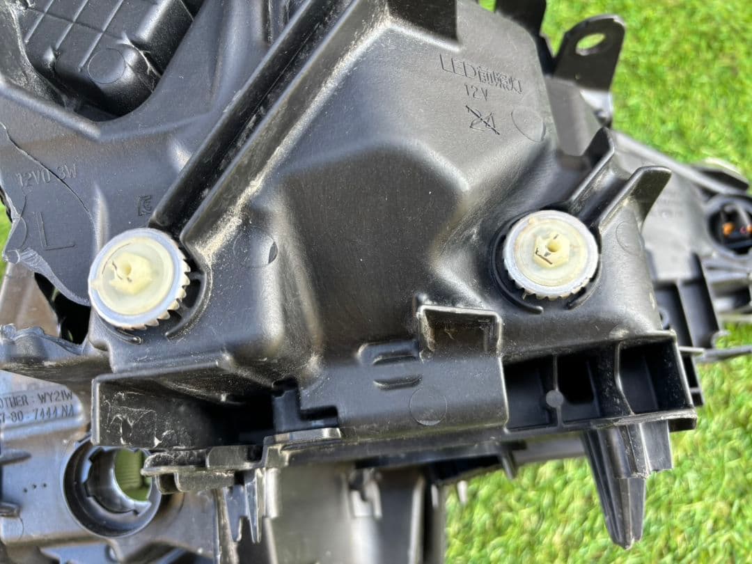 トヨタ ZVW50 プリウス 前期 右ヘッドライト LED