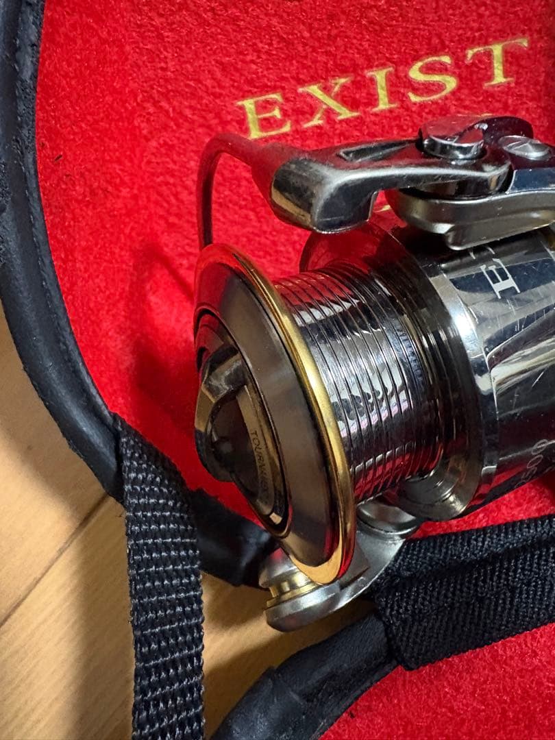 ダイワ 05EXIST 2500 スピニングリール 専用ケース付き。