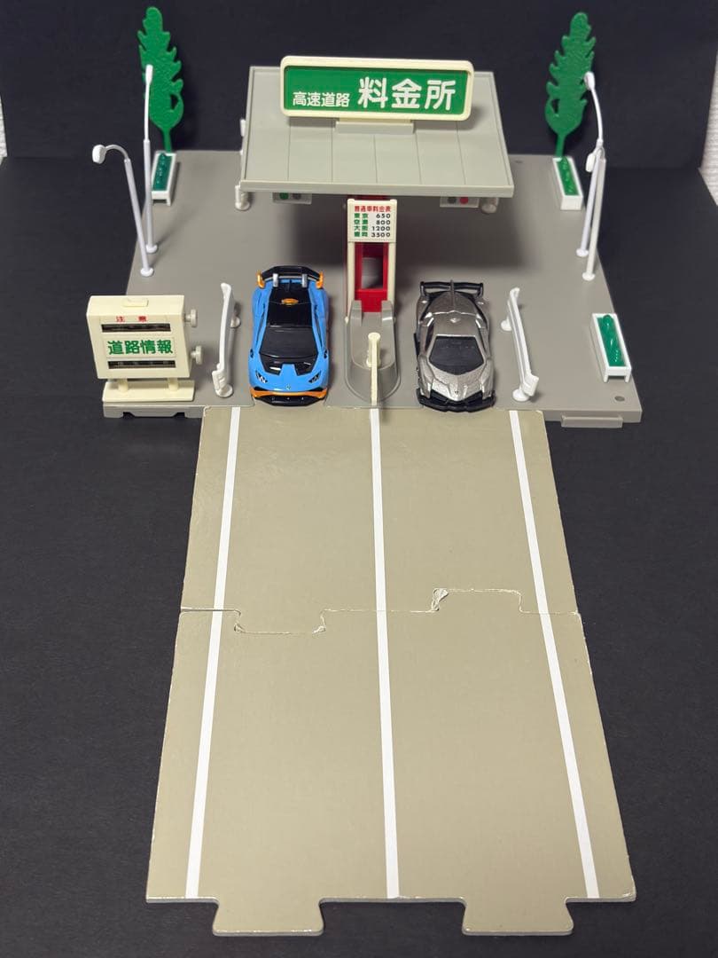 トミカ高速道路料金所　旧トミカタウン＋トミカ ランボルギーニ2台セット