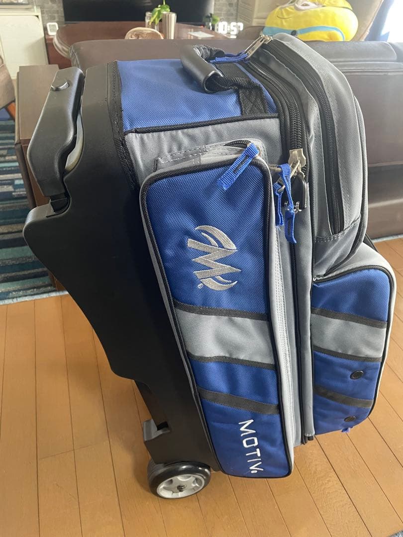 m*y様 【ボール付】MOTIV VAULT ボウリング用バッグ 3個用