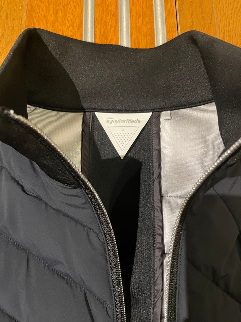 TaylorMade ブラックジャケット キルティングダウン　ゴルフ