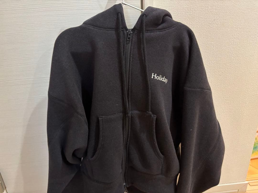 ま HOLIDAY サーマルプロフリースジップアップフーディー