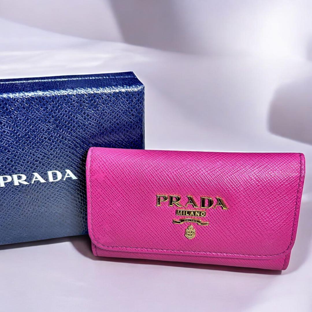 ✨超美品✨PRADA プラダ　ピンクレザー キーケース　正規品　箱付き