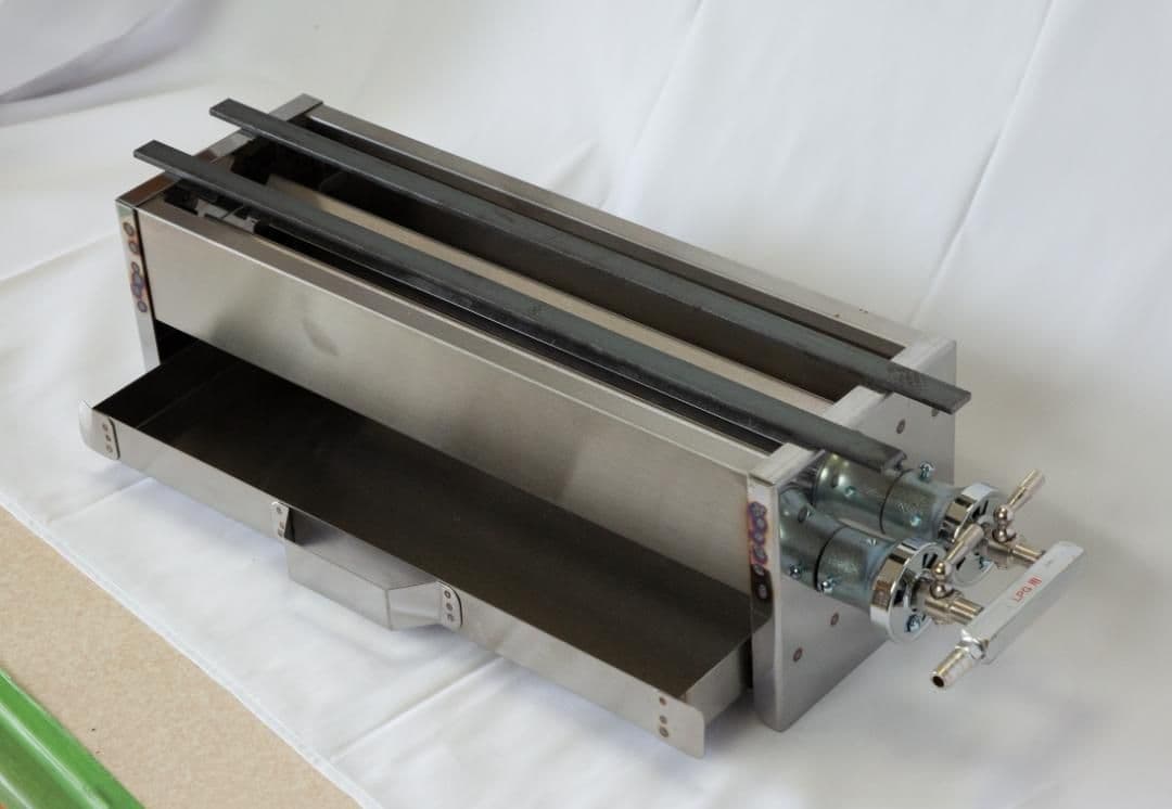 ３日以内に発送します ★ 未使用品 ♪ １５９９９円 ♪ やきとり焼き器 祭Y3