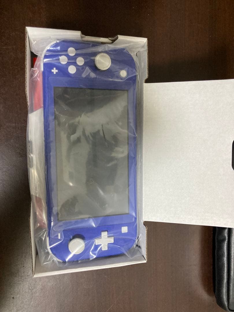 任天堂　スイッチライト　ブルー