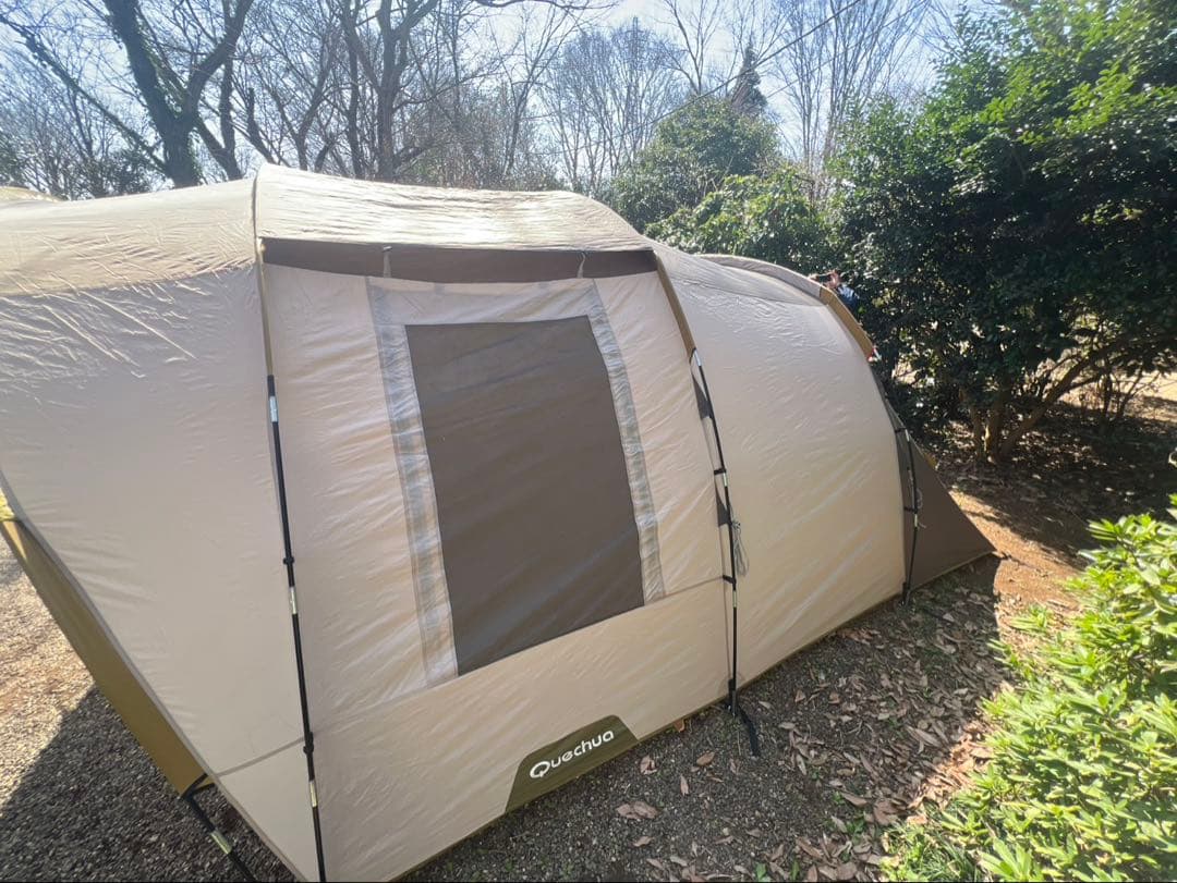 ベージュ ドーム型 キャンプテント メッシュ窓付き