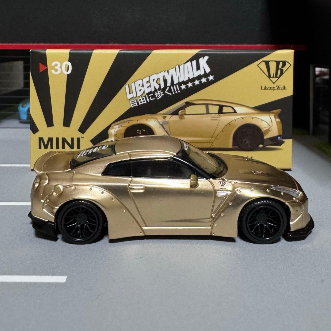 ミニカー minigt lbwk gtr satin gold