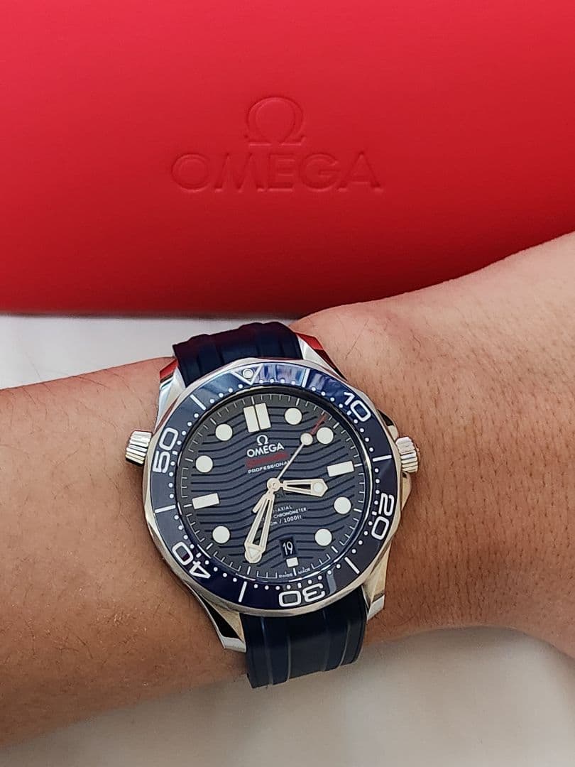 [土日限定値下げ]OMEGAツーピースラバーストラップ(ポーチ、ツール付き)