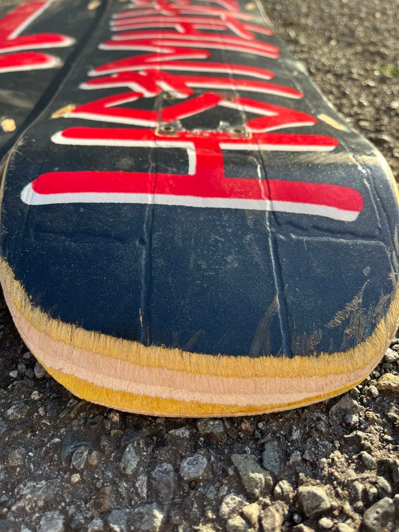 DEATH WISH 8.25x2 スケートボードデッキ ブラック/レッド