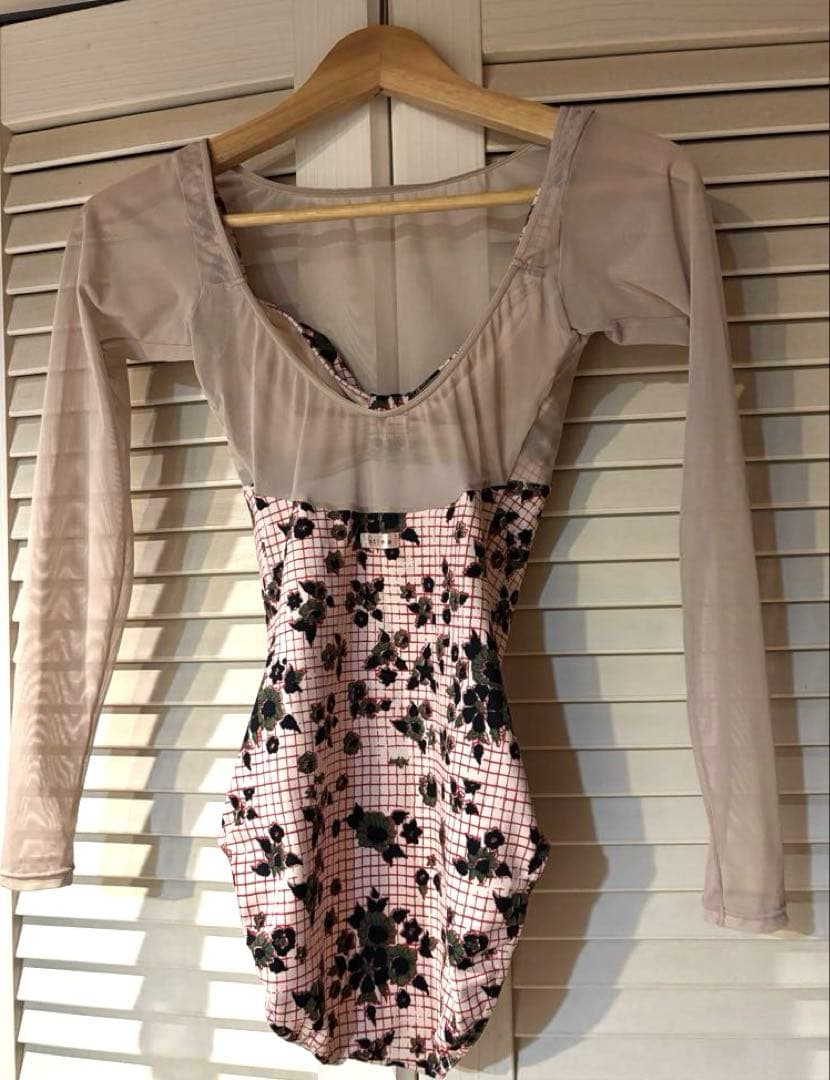 【美品】stina スティナ花柄デザイン レオタード Mサイズ