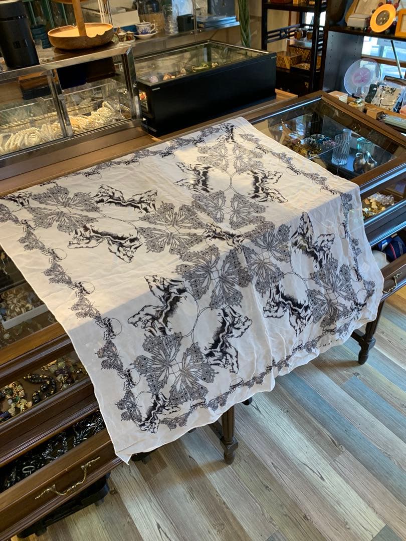 G0825-48★THOMAS WYLDE 蝶と花のスカーフ 2012