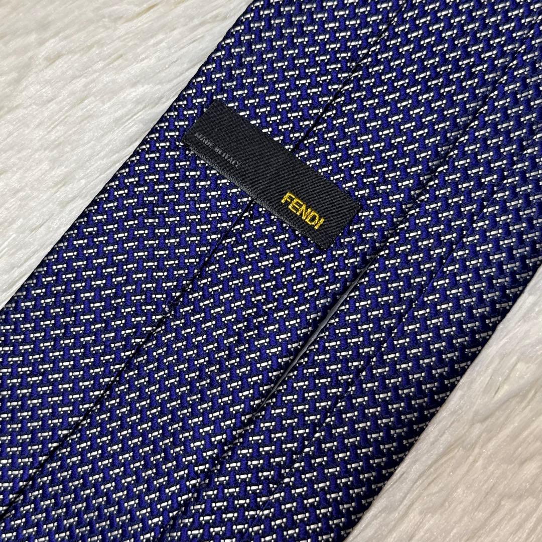 【未使用級】FENDI ブランドネクタイ　シルク　ズッカ柄　フェンディ