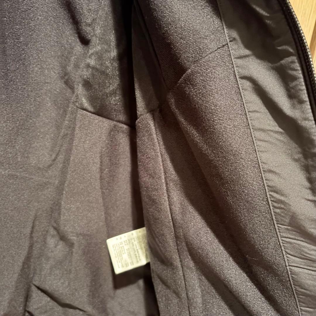 adidas レディースフード付きウィンドブレーカー 黒・グレー